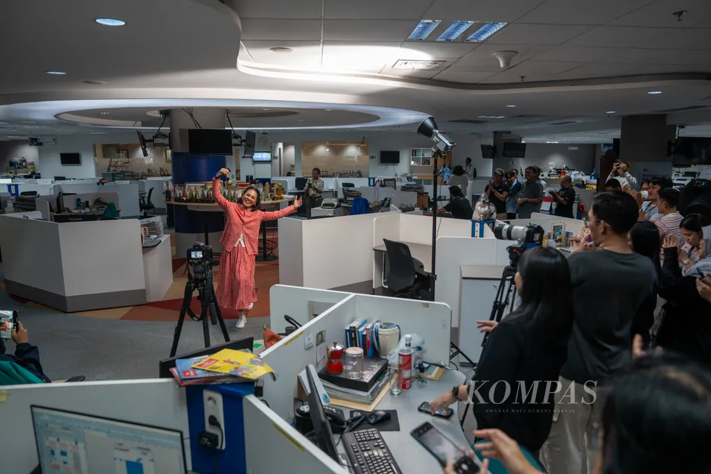 Andien Di Menara Kompas