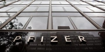 Pfizer proyeksikan pendapatan dan labanya turun tajam pada 2023 usai catat rekor tertinggi tahun lalu