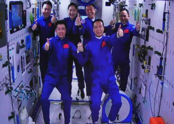 6 astronaut China dalam dua misi lakukan pertemuan bersejarah di luar angkasa