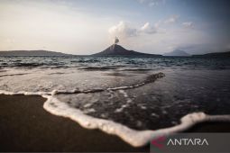 Anak Krakatau lontarkan abu setinggi 600 meter - ANTARA News Jawa Timur