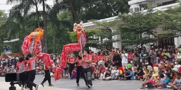 Barongsai dan Leang Leong Tampil Perdana di Alun-Alun Kota Surabaya