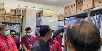 Belasan Pasien Keluhkan Lamanya Antrean di RS Soewandhie, Wali Kota Surabaya Minta Sistem Diubah Maksimal Seminggu Lagi