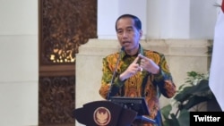 Presiden Jokowi menyampaikan pidato pada acara Kompas100 CEO Forum Tahun 2022, di Istana Negara, Jakarta, pada 2 Desember 2022. (Foto: Twitter/@setkabgoid)