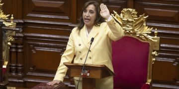 Dina Boluarte dilantik sebagai Presiden Peru