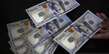 Dolar jatuh  karena kekhawatiran krisis sektor perbankan memudar