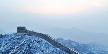 Feature: Olahraga musim dingin semarakkan Tembok Besar China