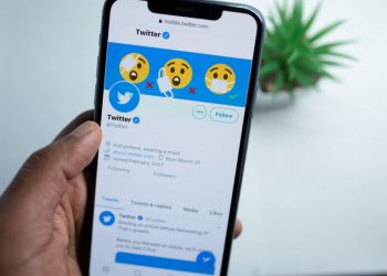 Harga langganan Twitter Blue di iPhone naik