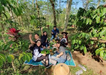 Hotel Tugu Ajak Piknik Tepi Sungai di Perkebunan Tertua Jawa Timur