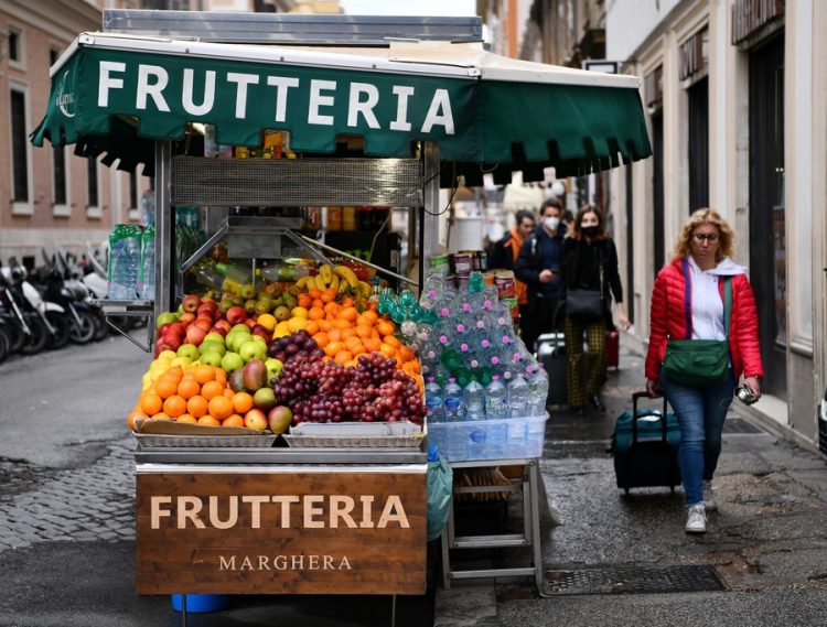 Inflasi dan produksi rendah tekan konsumsi buah dan sayuran di Italia ke rekor terendah dalam 20 tahun