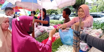 Jelang Ramadan, Penjual Bunga Nyekar Raup Keuntungan Dua Kali Lipat