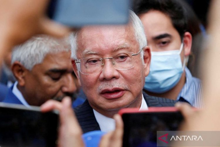 Mantan PM Najib Razak dirawat di RS usai mengeluh sakit di penjara