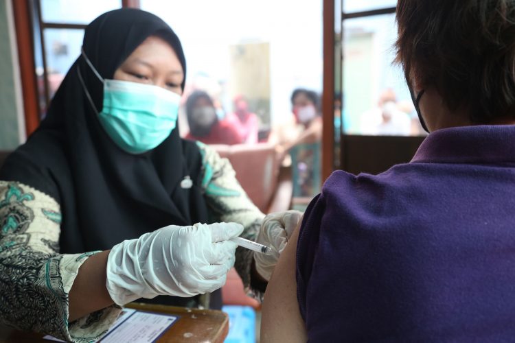 Masyarakat Surabaya Usia 18 Tahun ke Atas Bisa Mulai Vaksin Booster Kedua