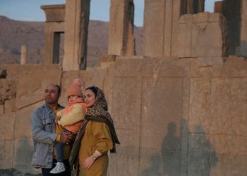 Mengunjungi reruntuhan Persepolis di Iran