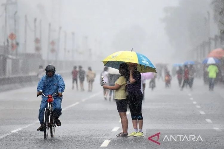 Minggu, BMKG prakirakan Jakarta dilanda hujan siang hingga malam