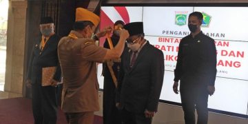 Pemerintah Kota Malang - Wali Kota Sutiaji Terima Penghargaan Bintang Veteran