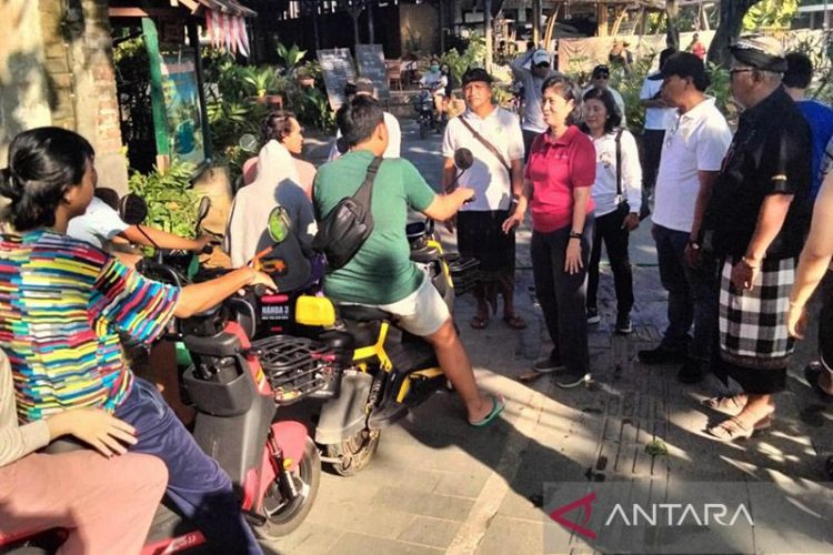 Pemkot Denpasar melarang penggunaan sepeda listrik di pedestrian Sanur
