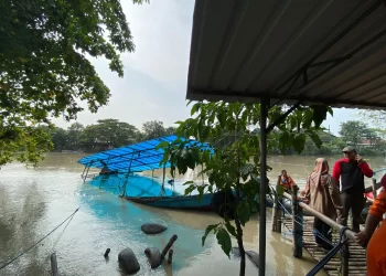Penumpang Selamat Beri Kesaksian Detik-Detik Perahu Tambang Bocor dan Tenggelam di Surabaya