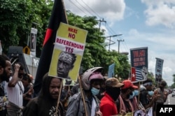 Pelajar Papua memprotes rencana pemerintah membuat enam provinsi baru di wilayah itu, 10 Mei 2022. (Foto: AFP)