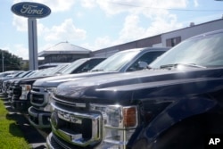Truk Ford F150 di dealer Gus Machado Senin di Hialeah, Florida, 23 Januari 2023. (AP/Marta Lavandier)