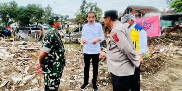 Presiden Berikan Arahan ke Pangdam dan Kapolda: Gerakkan TNI-Polri Bantu Bersihkan Puing