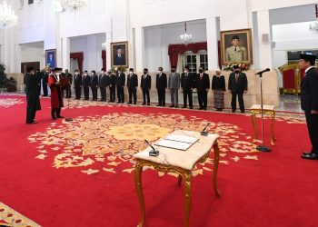 Presiden Saksikan Pengucapan Sumpah M. Guntur Hamzah sebagai Hakim Konstitusi
