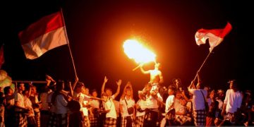 Semarak pawai obor HUT kemerdekaan RI di Bali