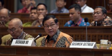 Seskab Pramono Anung Hadiri Rapat Kerja dengan Komisi II DPR
