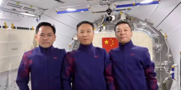 Tiga taikonaut Shenzhou-15 mendarat di Gurun Gobi