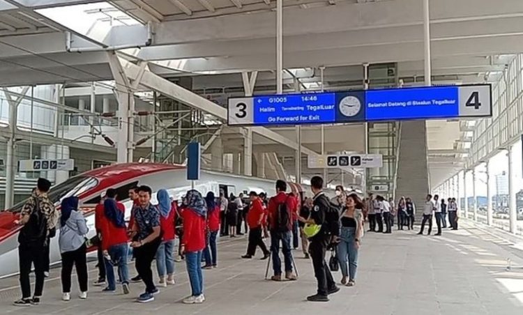 Uji Coba Kereta Cepat Jakarta-Bandung Raih Antusiasme Tinggi Dari Masyarakat - AMEG.ID