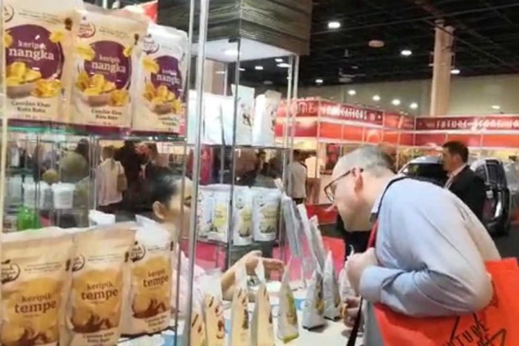 Produk Buah Tangan Batu Pameran Di Budapest Hungaria