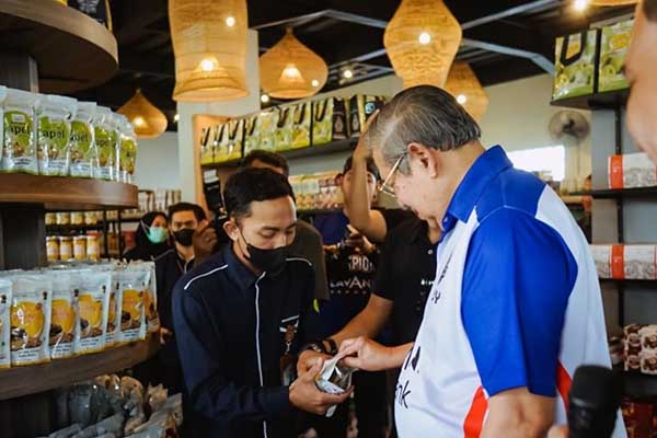 Singgah Ke Buah Tangan Sby Dan Ahy Terkesan Produk Umkm Permainan Tradisional
