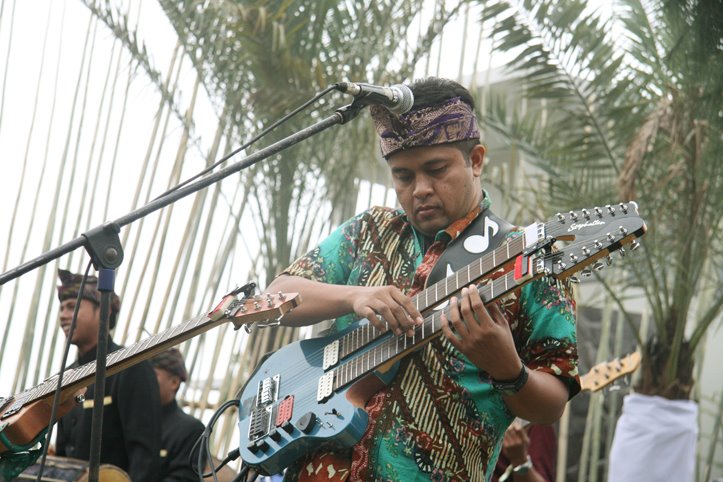 Penampilan I Wayan Balawan Di Jazz Gunung Bromo 2010
