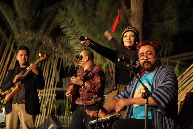 Penampilan Kua Etnika Feat Syahrani Di Jazz Gunung Bromo 2010
