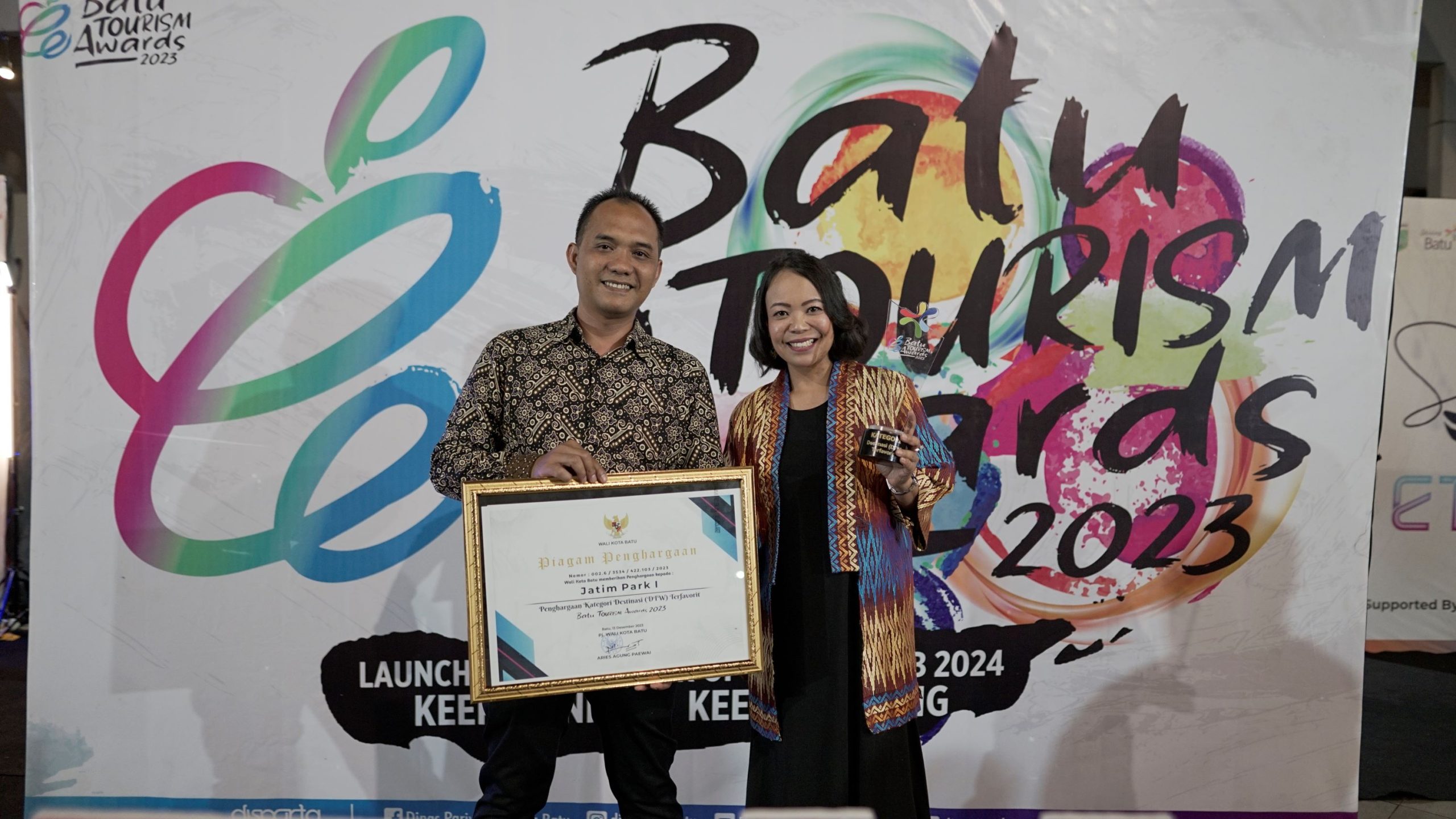 Penghargaan Batu Tourism Awards Oleh Dinas Pariwisata Kota Batu Kepada ...