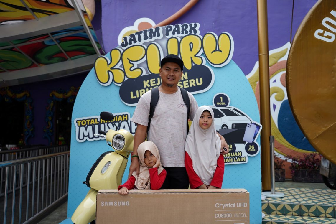 Bapak Mukhlis Pemenang Undian Smart Led Tv Periode Pertama Jtp Keliru