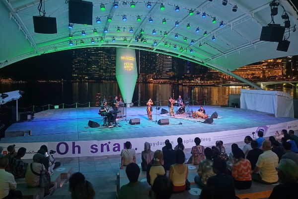 Ketika Lantun Orchestra bawa Ondel-ondel menyapa penonton Pesta Raya 2023 di Esplanade Singapura - WartaJazz.com | Indonesian Jazz News