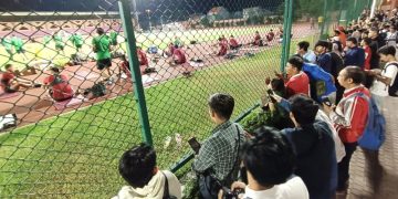 Warga antusias tonton latihan Timnas di Lapangan Thor Surabaya