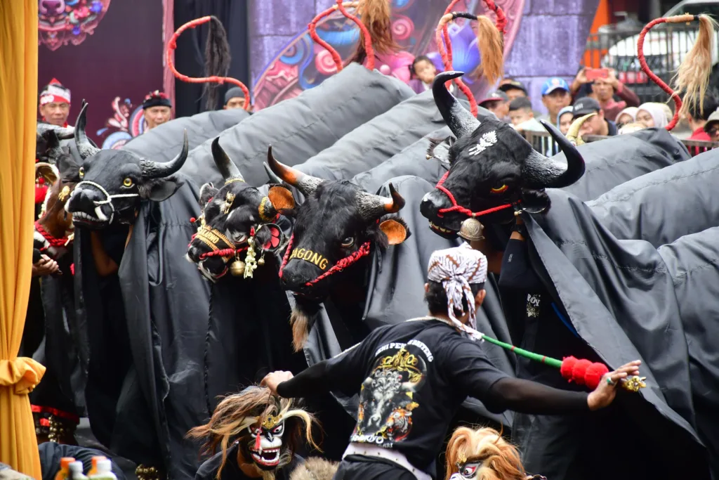 Festival bantengan di kota malang