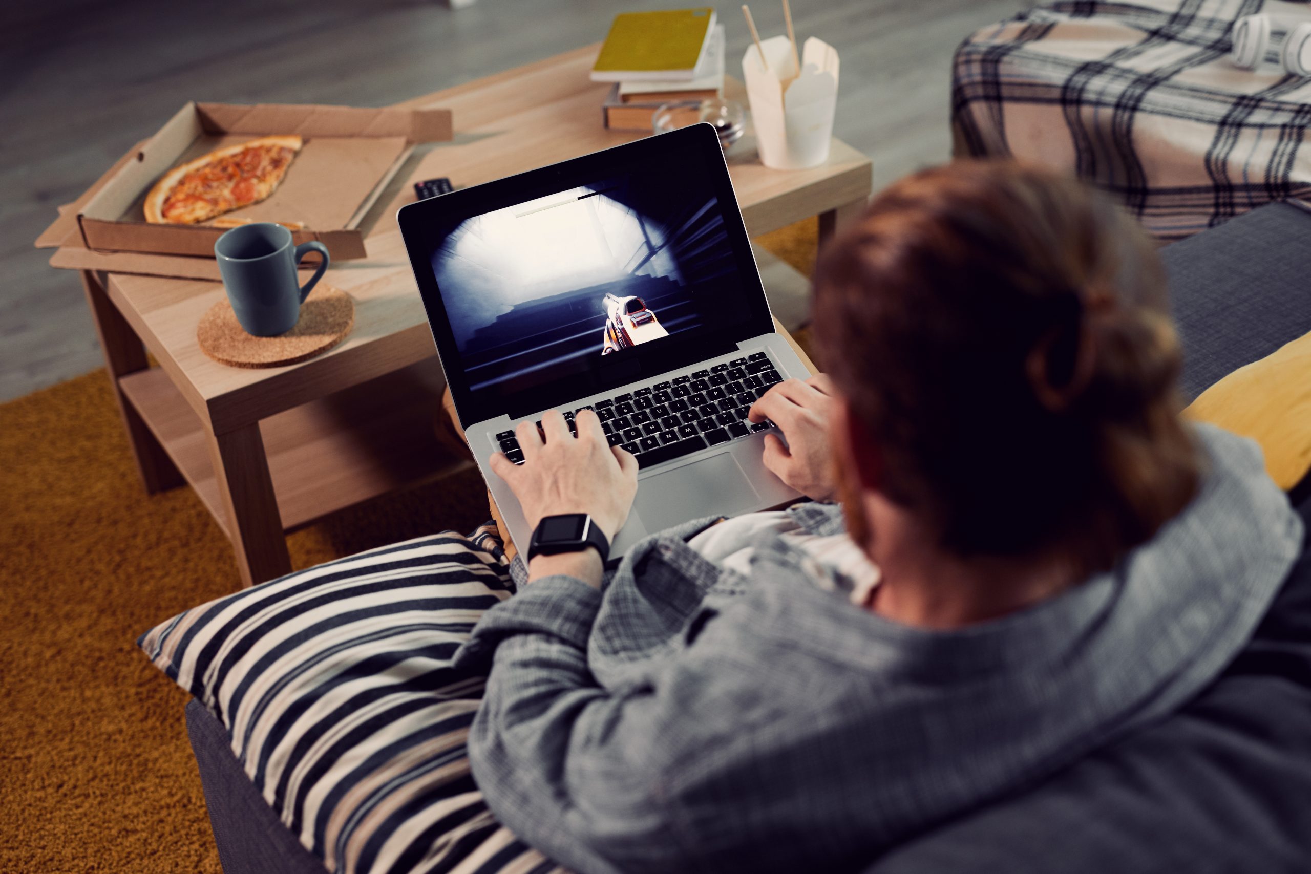 Lazy Man Playing Video Games Menonton Film di Rumah ( Source : Envato )