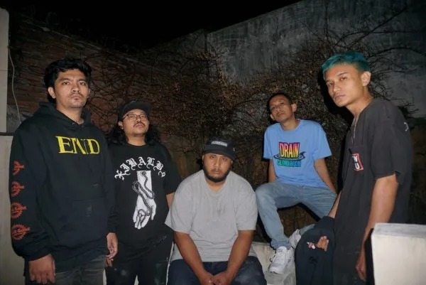 Noose Bound unit Metallic Hardcore asal Malang yang berhasil menggebrak telinga para pendengar musik cadas Noose Bound unit Metallic Hardcore asal Malang yang berhasil menggebrak telinga para pendengar musik cadas