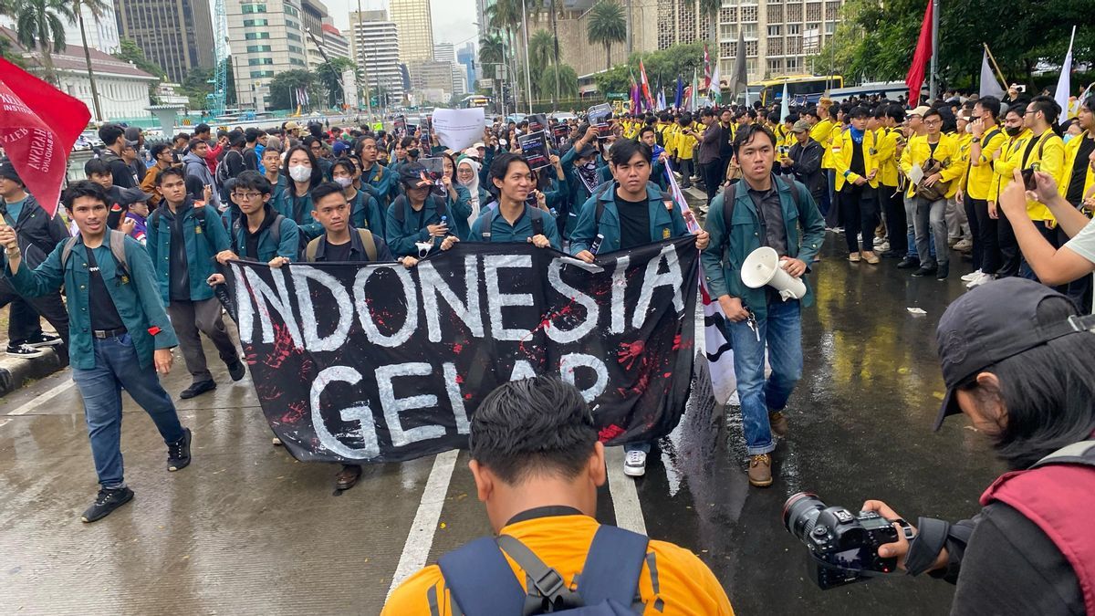 Aksi Mahasiswa Turun ke Jalan Demo Indonesia Gelap Aksi Mahasiswa Turun ke Jalan Demo Indonesia Gelap