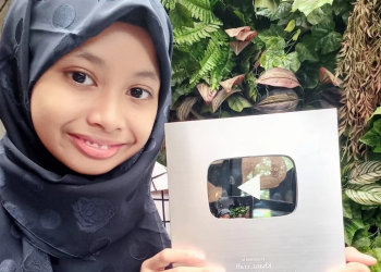 Kanza Azka Youtuber Cilik dapat Silver Button