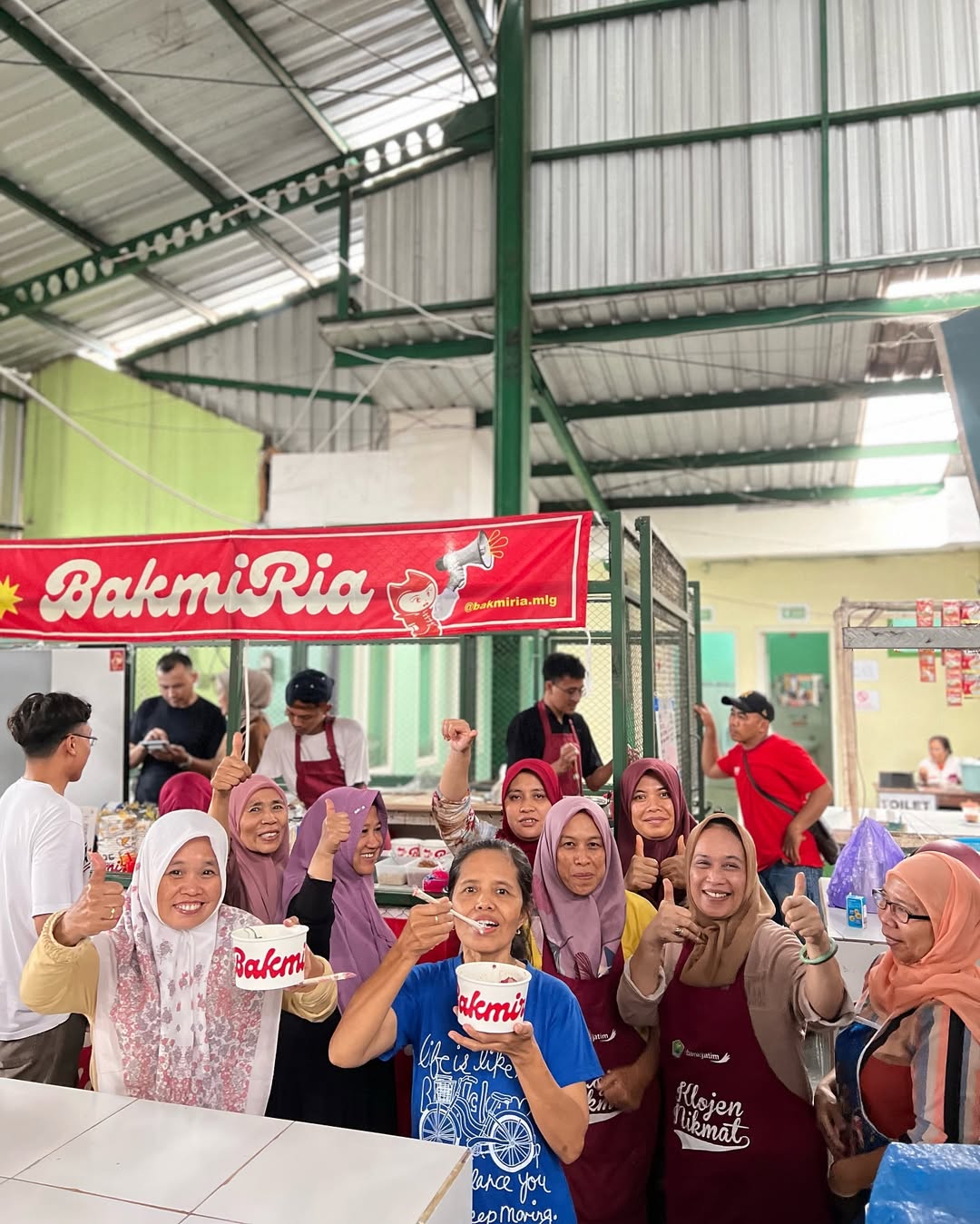 Ramainya antusiasme ibu ibu di lapak Bakmi Ria (Pelataran Tanjung Api (bakmiria.mlg)