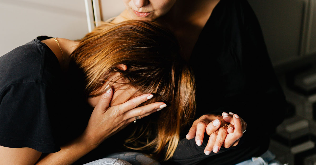Perpisahan menciptakan gejolak emosi yang bikin hati terasa hancur dan sulit untuk segera sembuh Perpisahan menciptakan gejolak emosi yang bikin hati terasa hancur dan sulit untuk segera sembuh