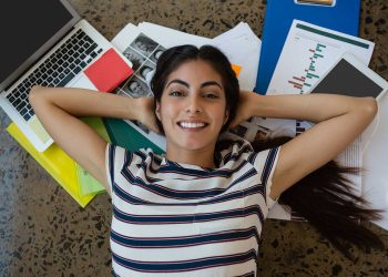Produktif tapi tetap santai agar tidak overwhelmed (Envato)