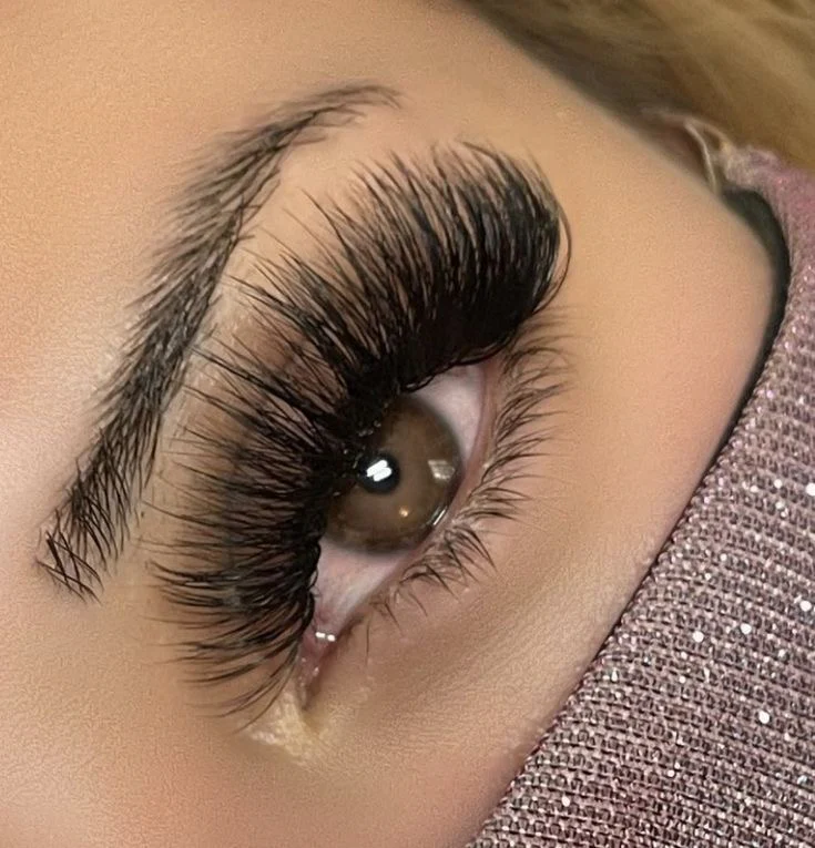 Tipe eyelash extension russian volume (Pinterest)