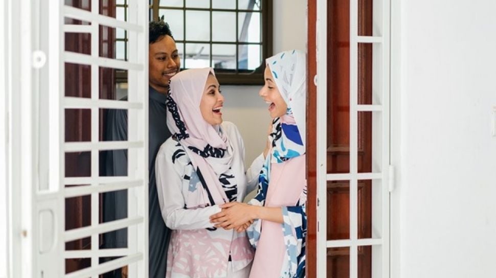 ilustrasi keluarga saat lebaran ilustrasi keluarga saat lebaran