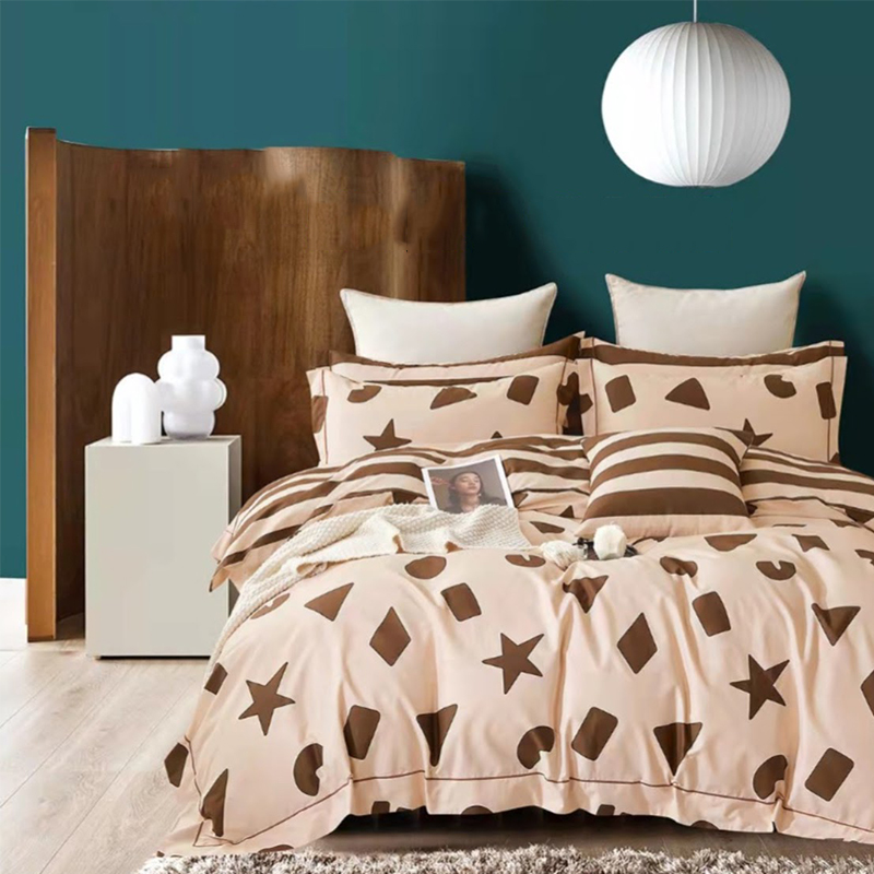 jual-set-sprei-bed-cover-shape-creamy-cotton-sateen.jpg