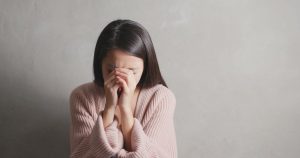 Mengenal Self Deprecation dan Bahayanya untuk Kesehatan