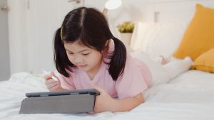 7 Cara Atasi Kecanduan Gadget pada Anak